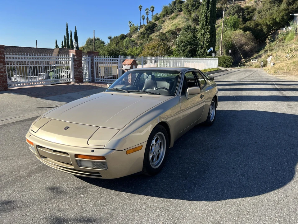 1986 Porsche 944 Turbo - Image 2 of 31