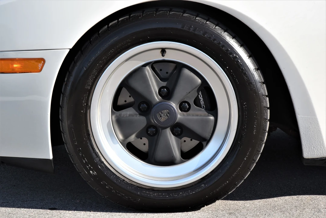 1986 Porsche 944 Turbo - Image 24 of 31