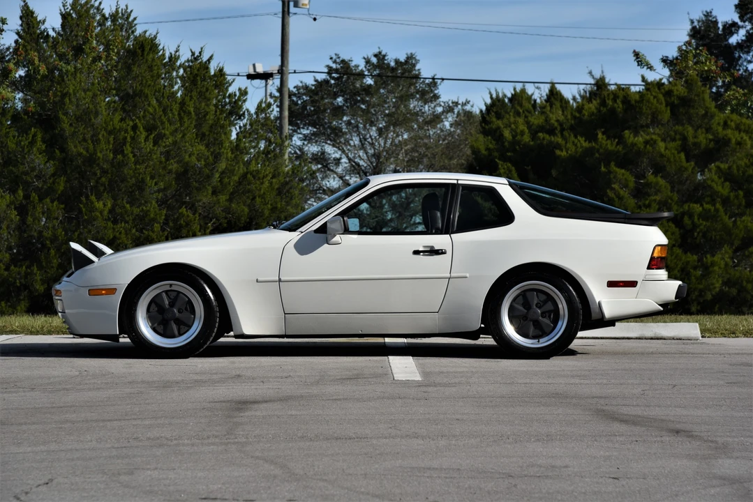 1986 Porsche 944 Turbo - Image 5 of 31