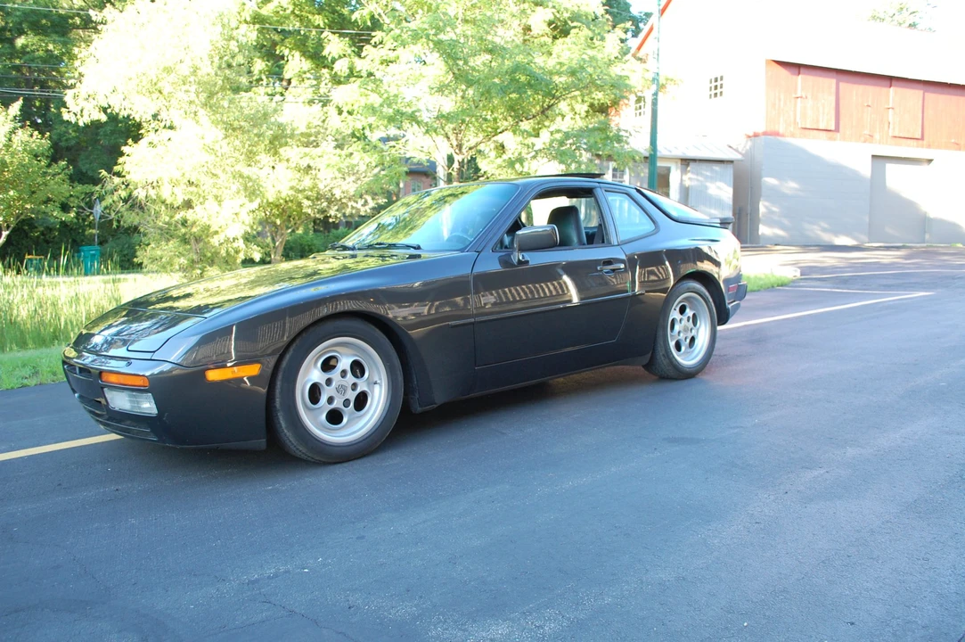 1986 Porsche 944 Turbo - Image 2 of 31