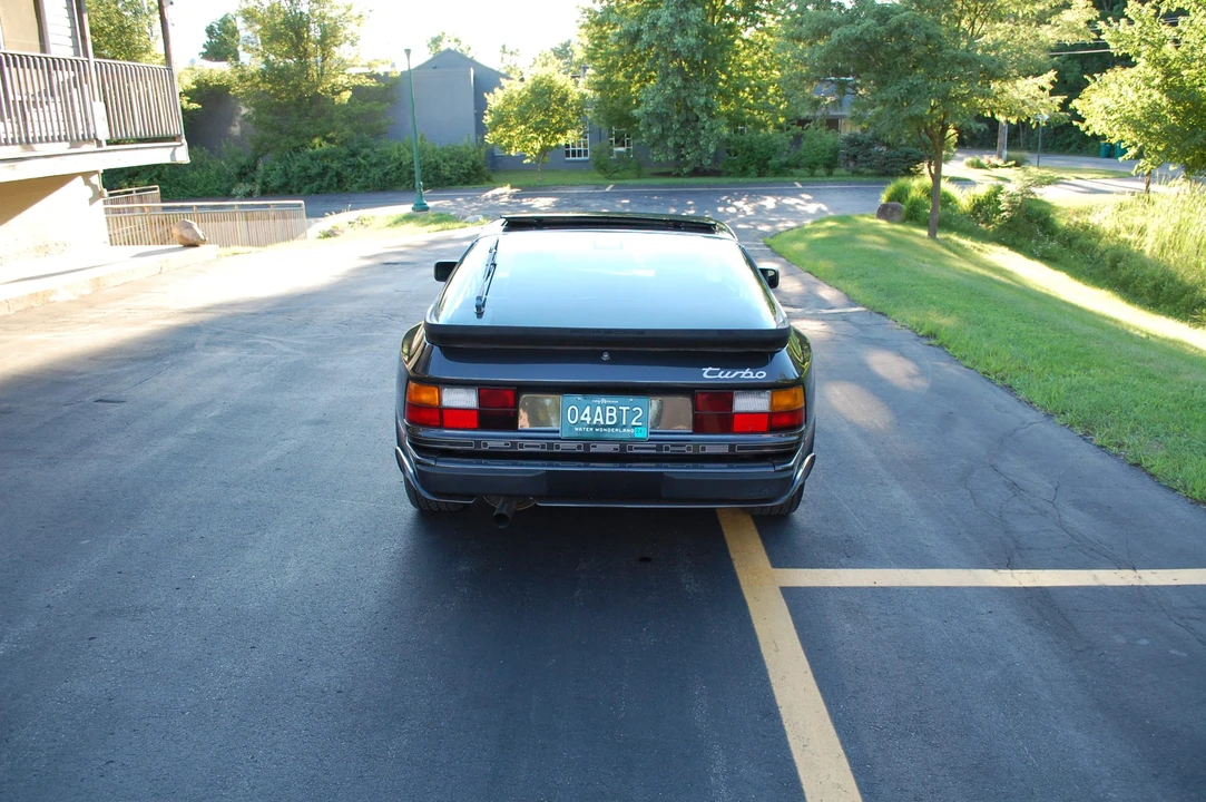 1986 Porsche 944 Turbo - Image 10 of 31