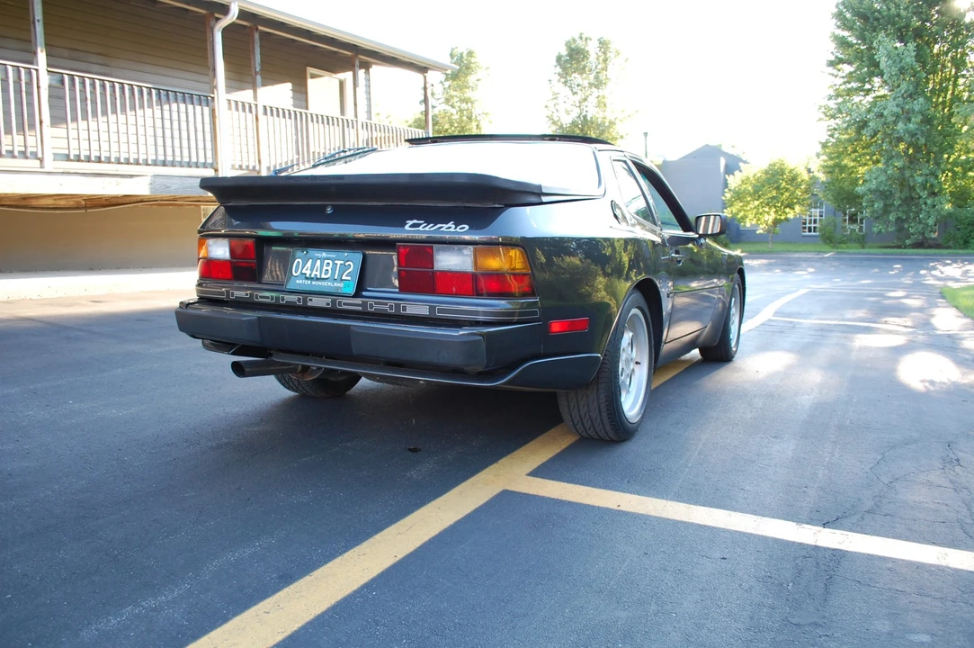 1986 Porsche 944 Turbo - Image 9 of 31