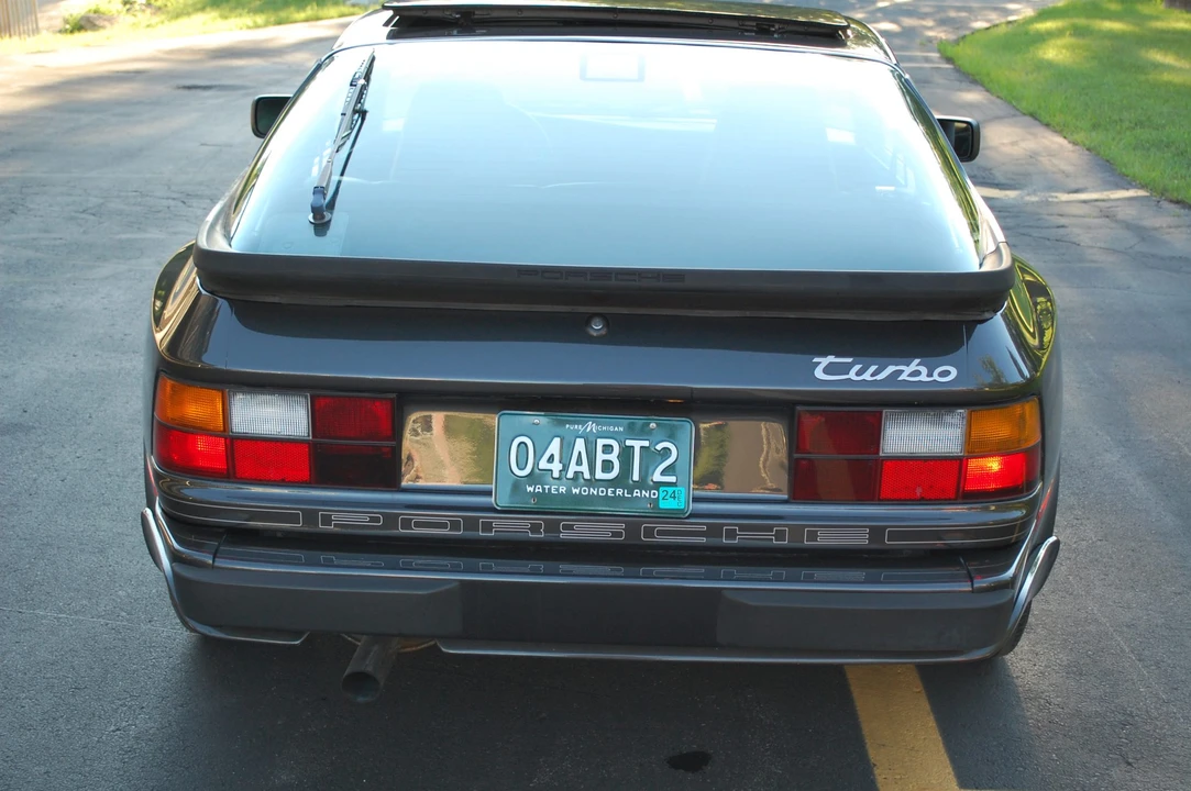 1986 Porsche 944 Turbo - Image 11 of 31