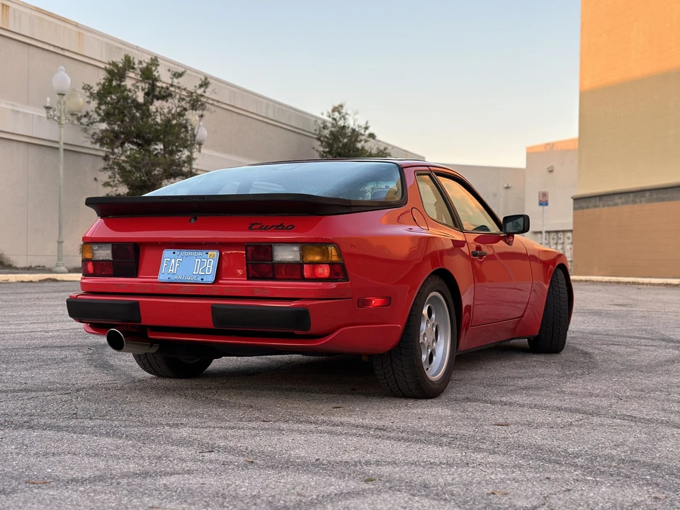 1986 Porsche 944 Turbo - Image 9 of 31