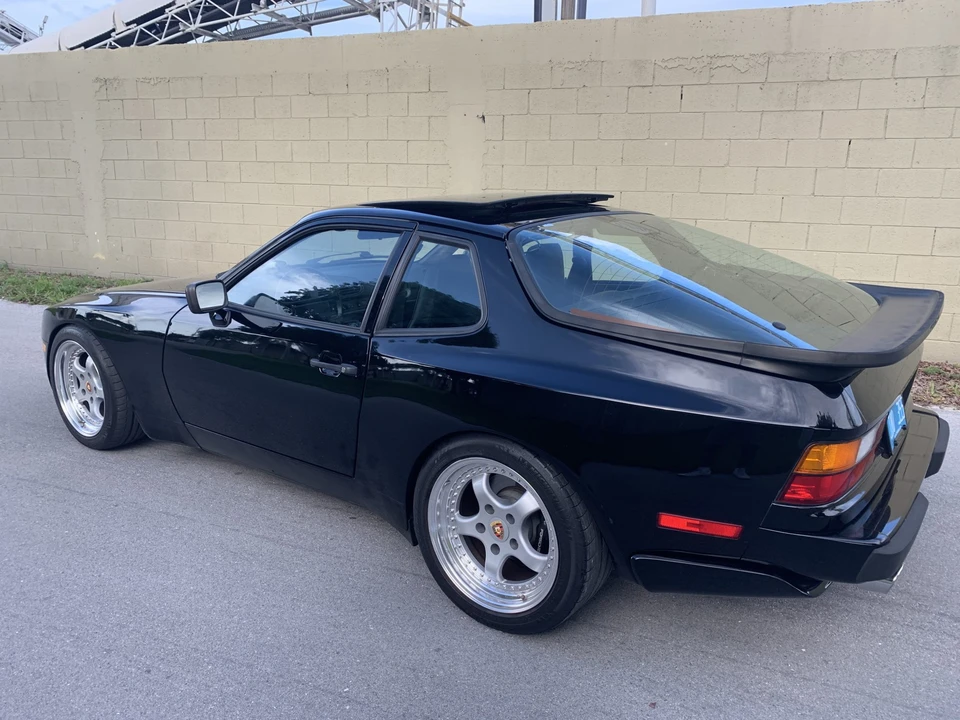 1986 Porsche 944 Turbo - Image 10 of 31