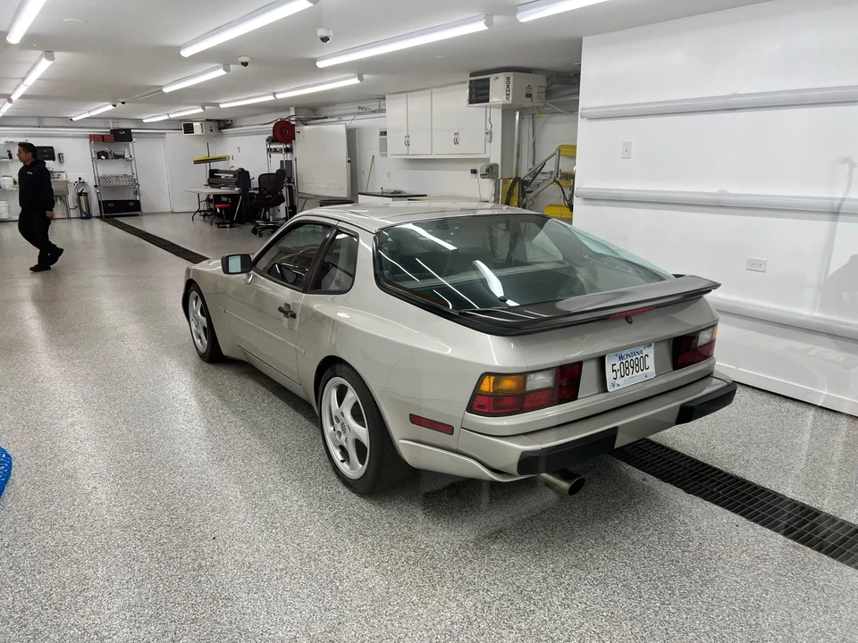 1986 Porsche 944 Turbo - Image 9 of 31