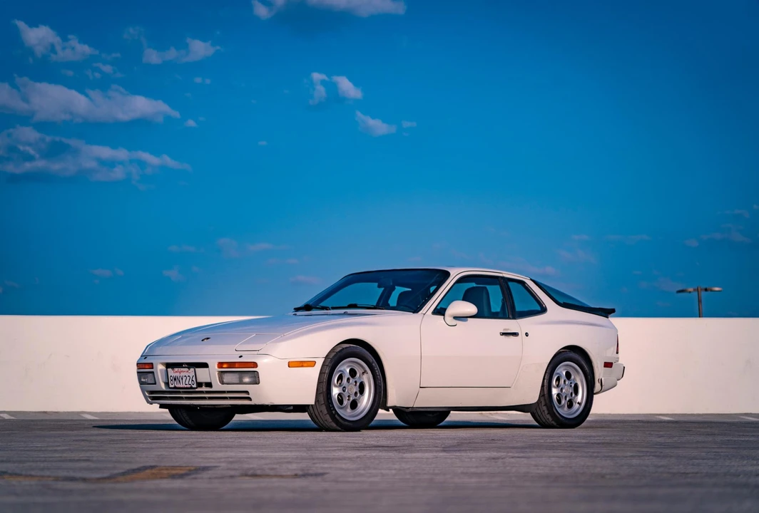 1986 Porsche 944 Turbo - Image 2 of 31