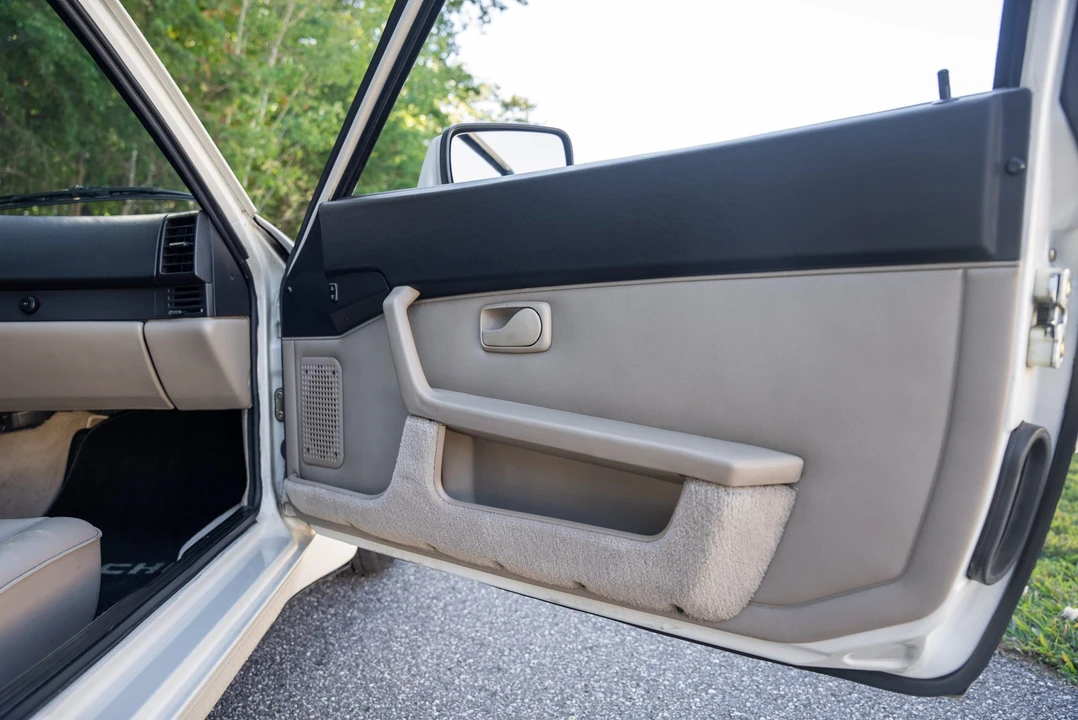 1986 Porsche 944 Turbo - Image 24 of 31