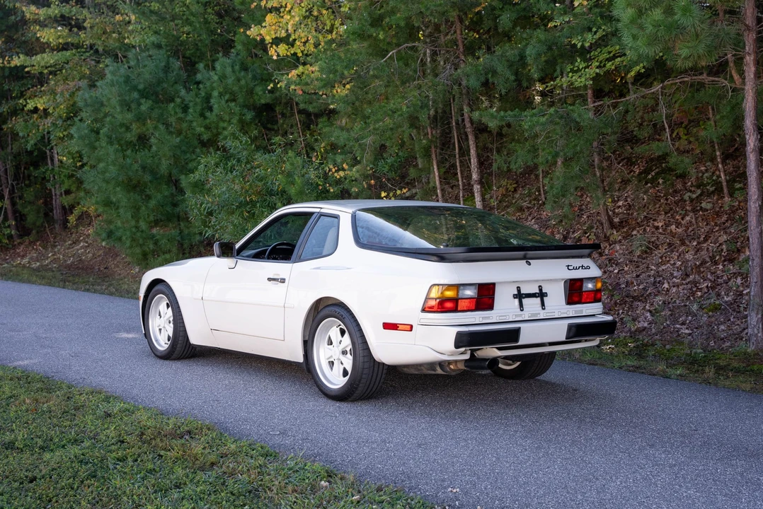 1986 Porsche 944 Turbo - Image 6 of 31