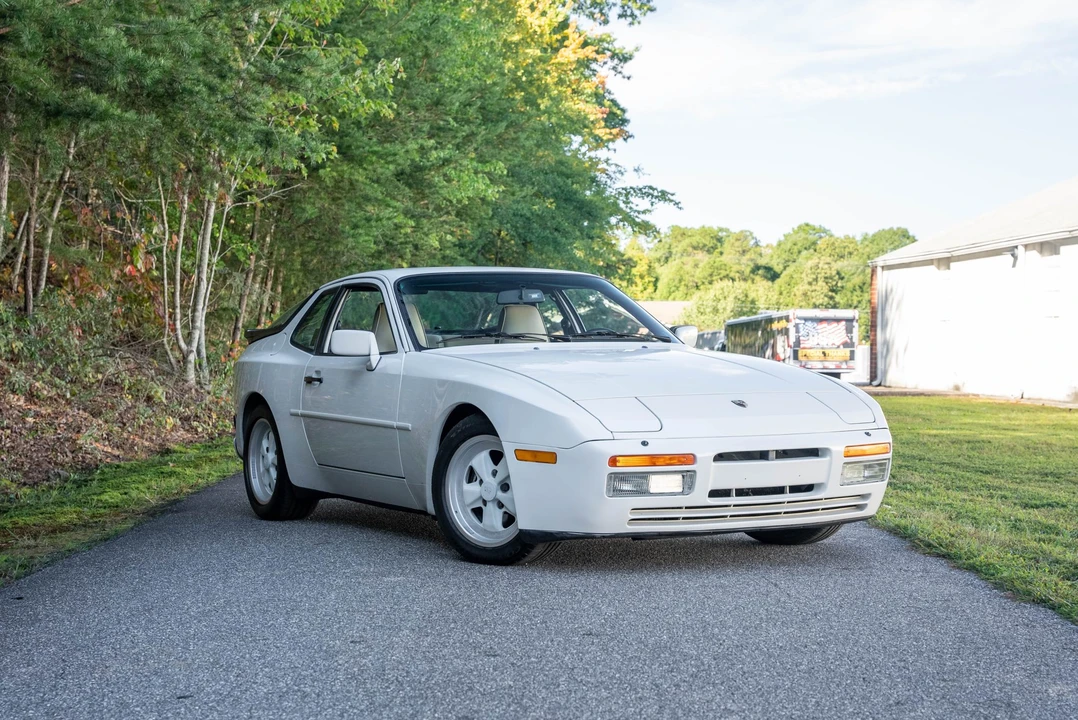 1986 Porsche 944 Turbo - Image 2 of 31