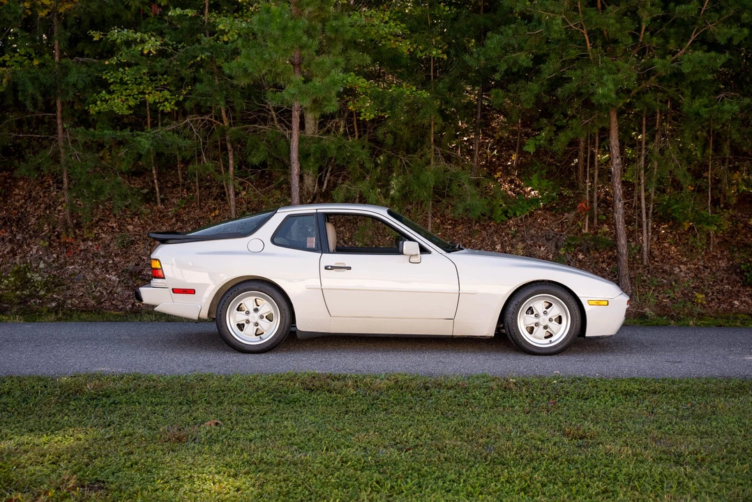 1986 Porsche 944 Turbo - Image 9 of 31