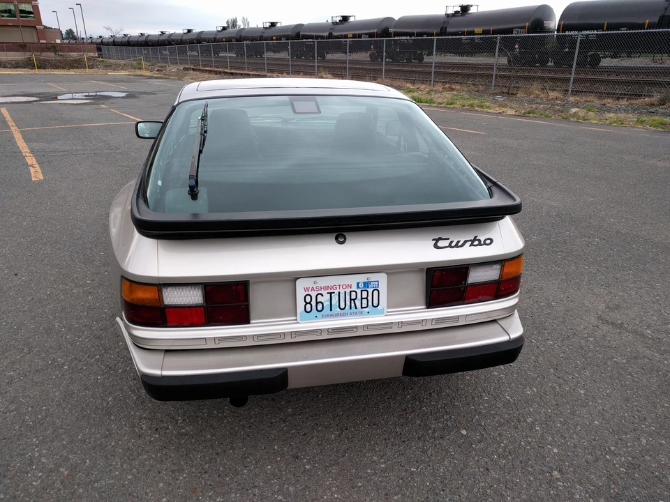 1986 Porsche 944 Turbo - Image 6 of 31