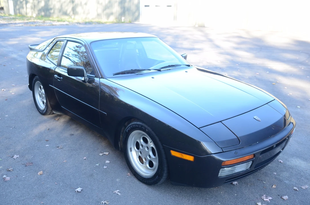 1986 Porsche 944 Turbo - Image 2 of 31