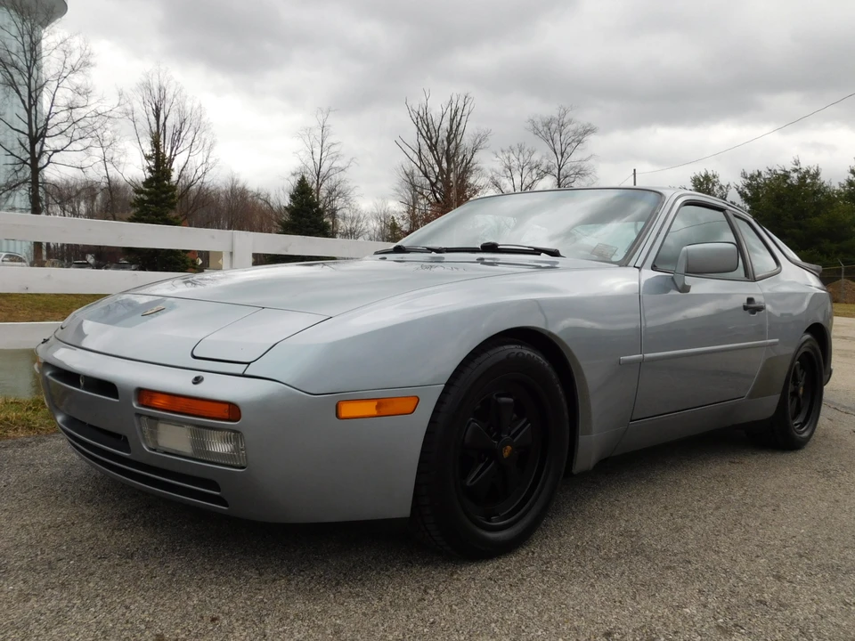 1986 Porsche 944 Turbo - Image 2 of 31