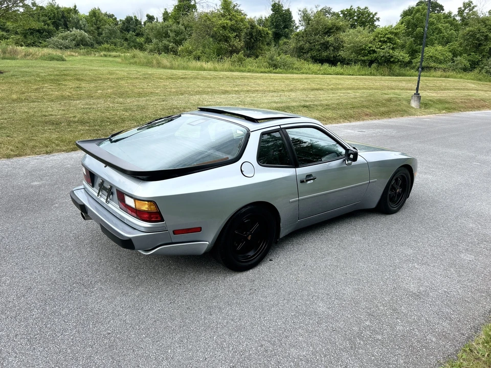 1986 Porsche 944 Turbo - Image 14 of 31