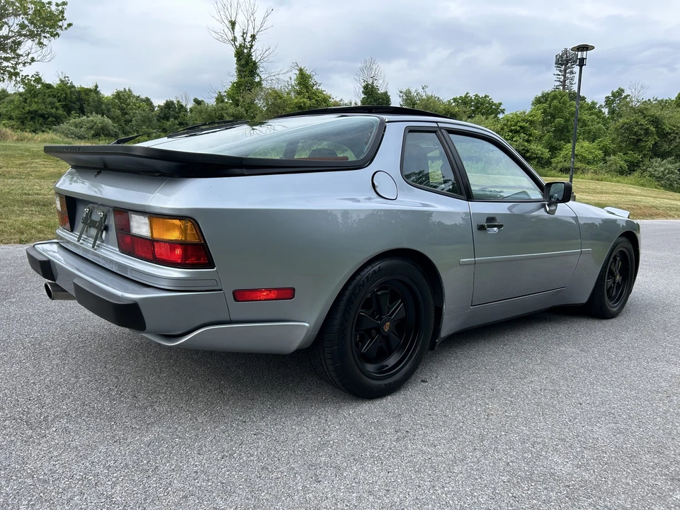 1986 Porsche 944 Turbo - Image 17 of 31