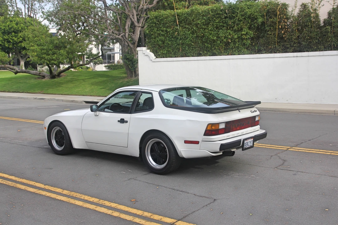1986 Porsche 944 Turbo - Image 13 of 31