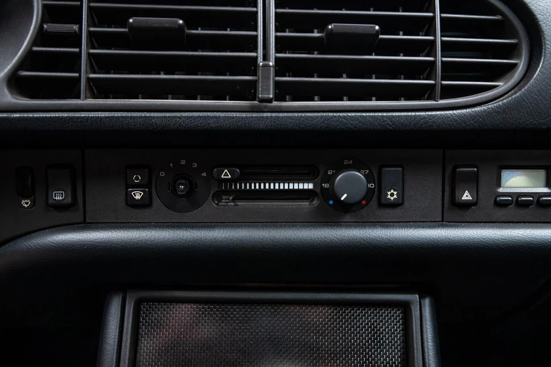 1986 Porsche 944 Turbo - Image 24 of 31