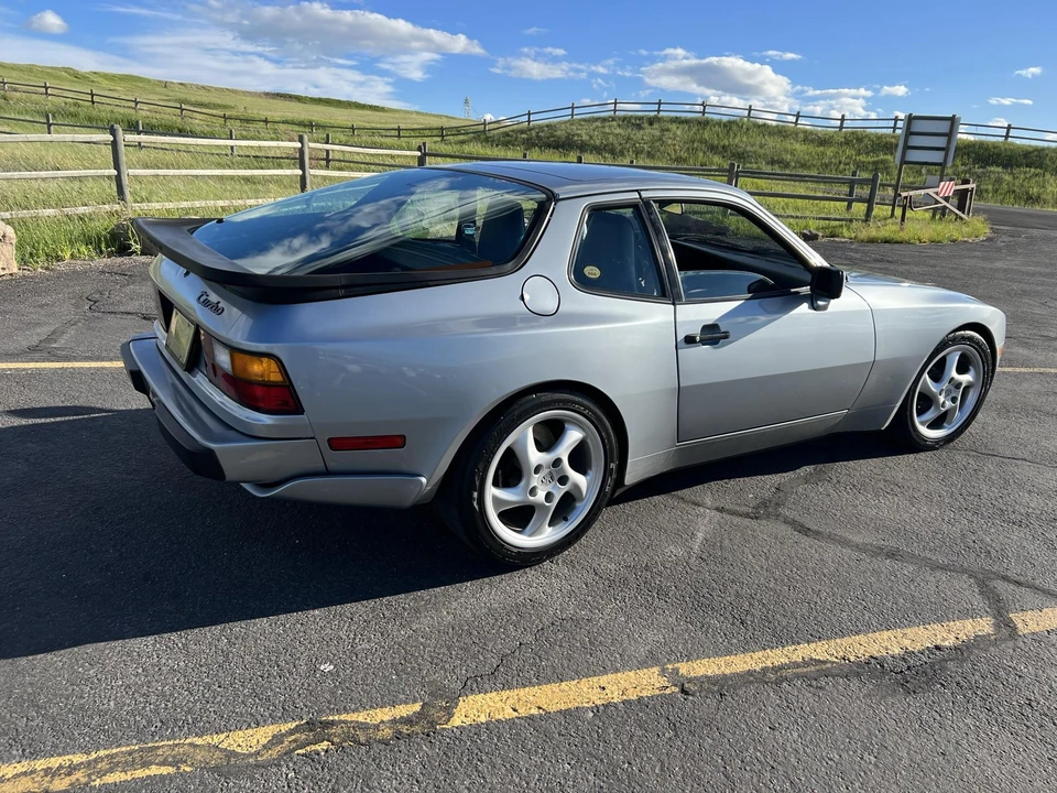 1986 Porsche 944 Turbo - Image 16 of 31