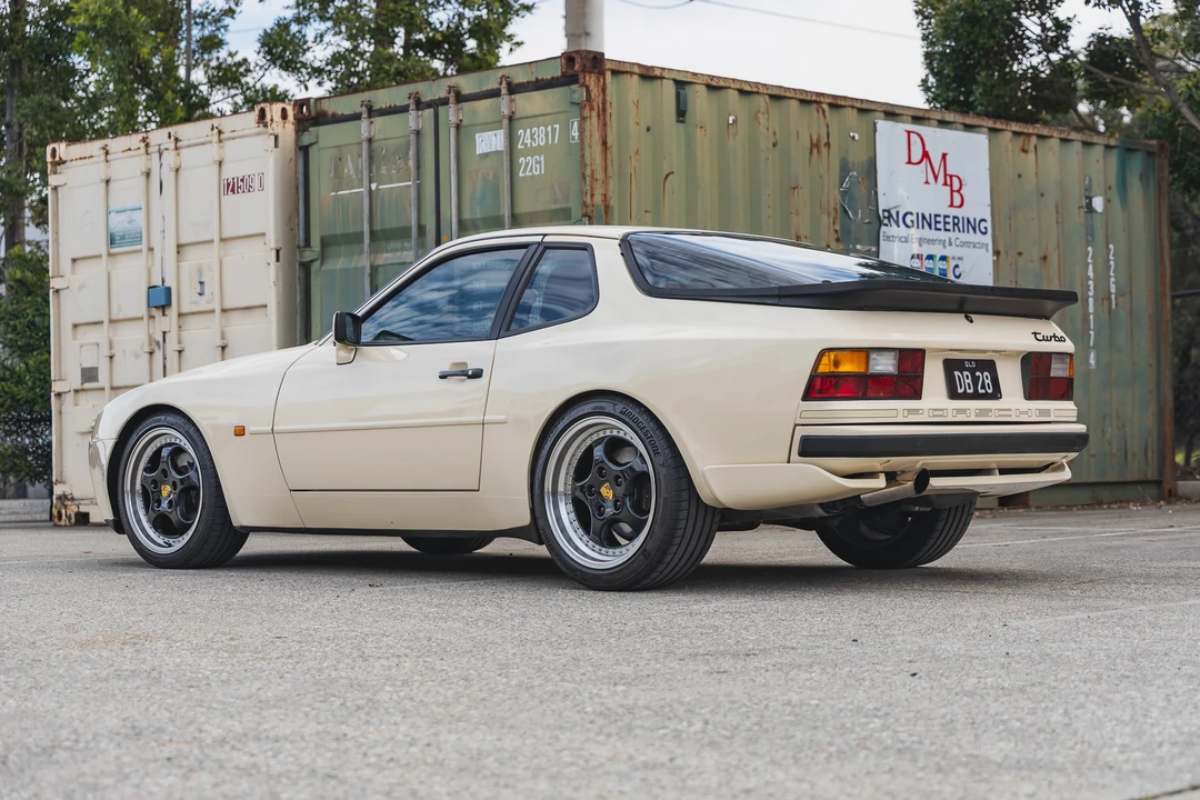1986 Porsche 944 Turbo - Image 13 of 31