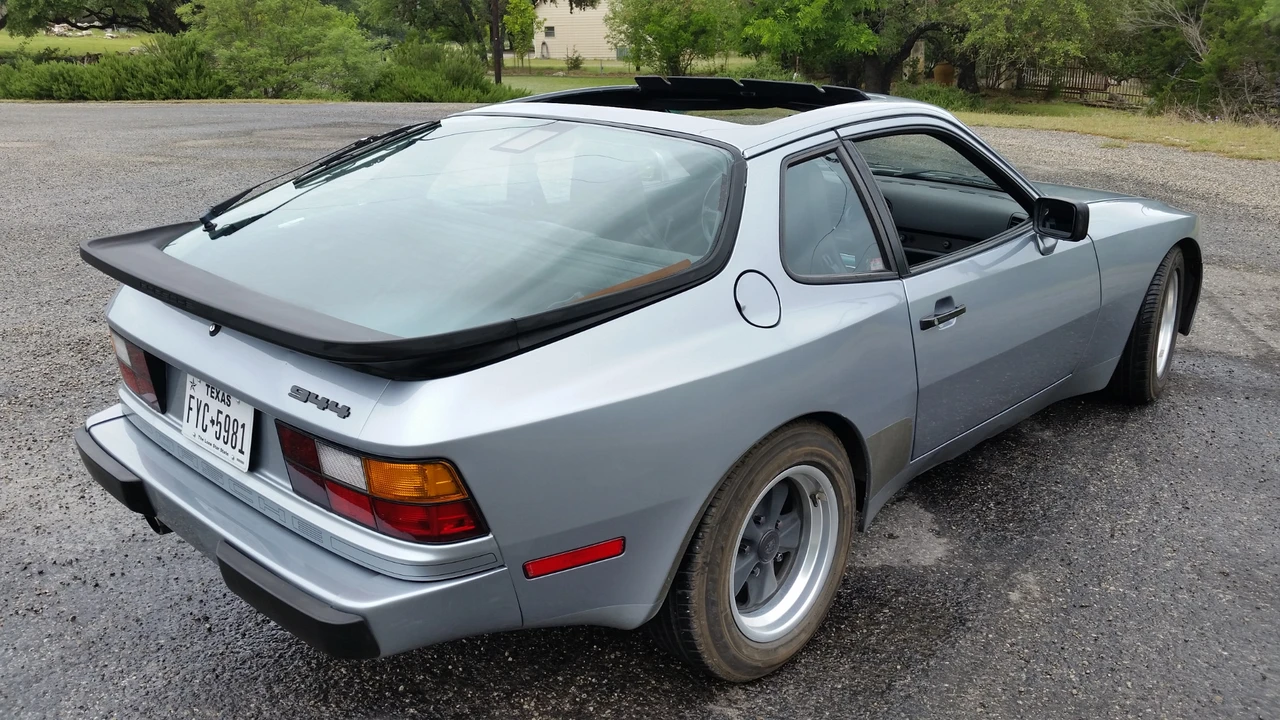 1986 Porsche 944 - Image 10 of 31