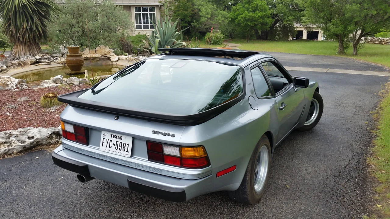 1986 Porsche 944 - Image 8 of 31