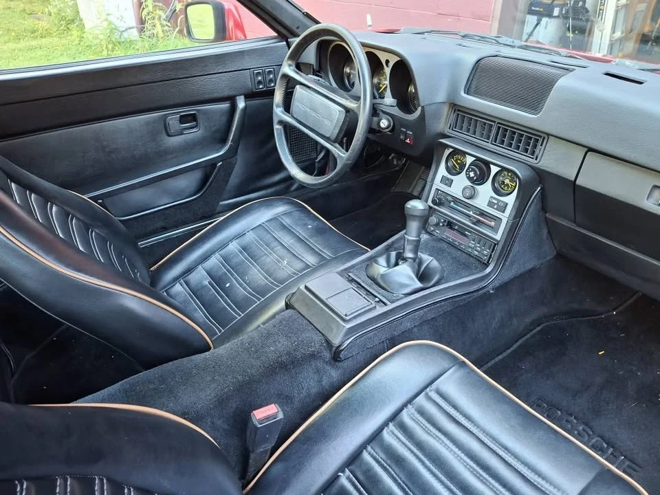 1986 Porsche 944 - Image 11 of 15