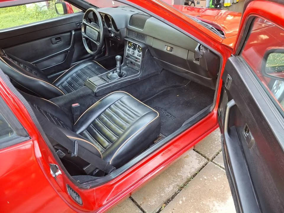 1986 Porsche 944 - Image 10 of 15