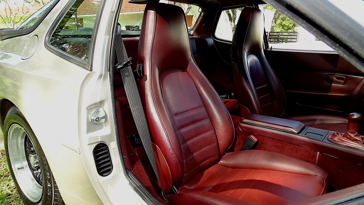 1986 Porsche 944 - Image 13 of 21