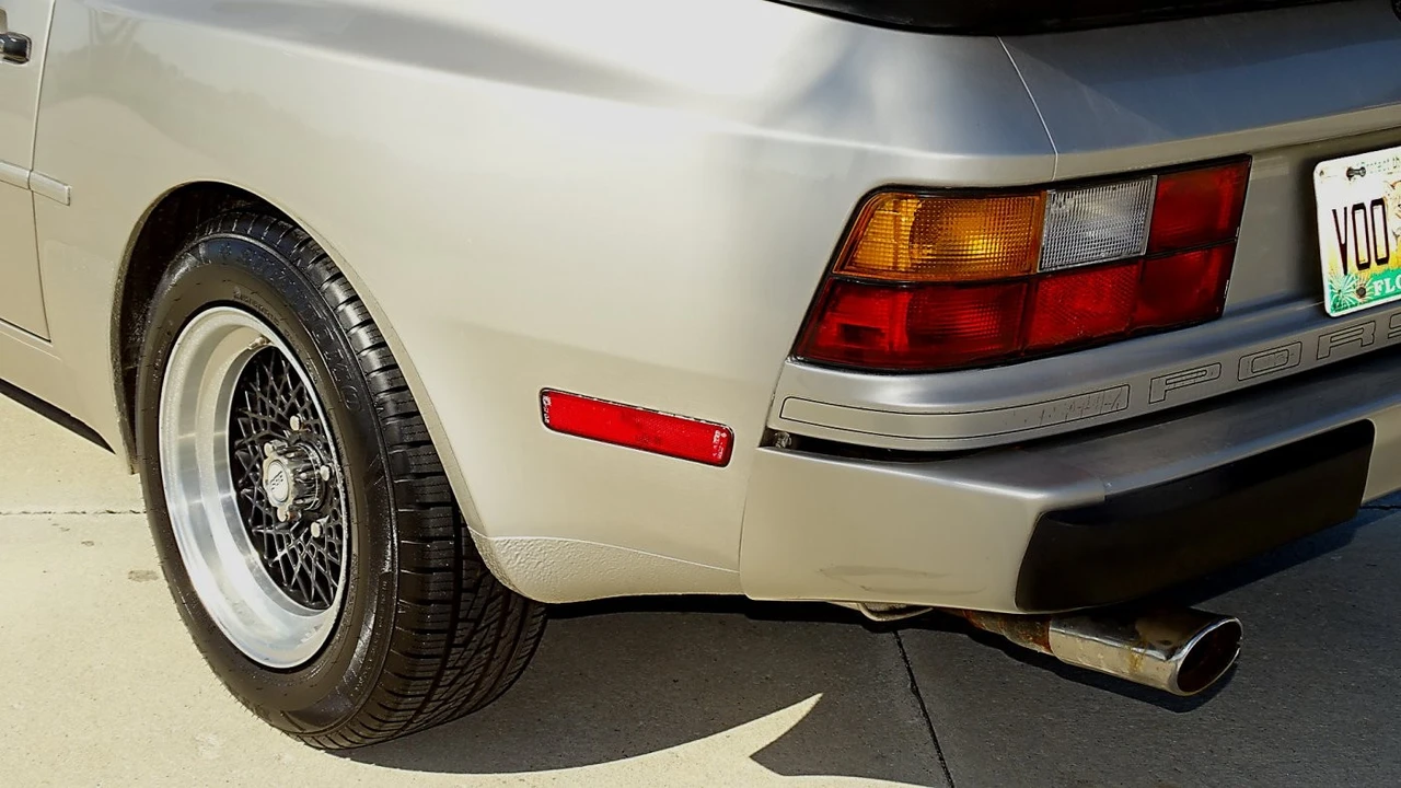 1986 Porsche 944 - Image 9 of 21
