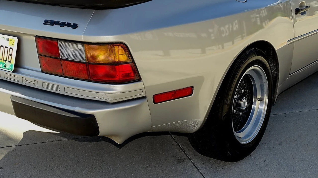 1986 Porsche 944 - Image 10 of 21