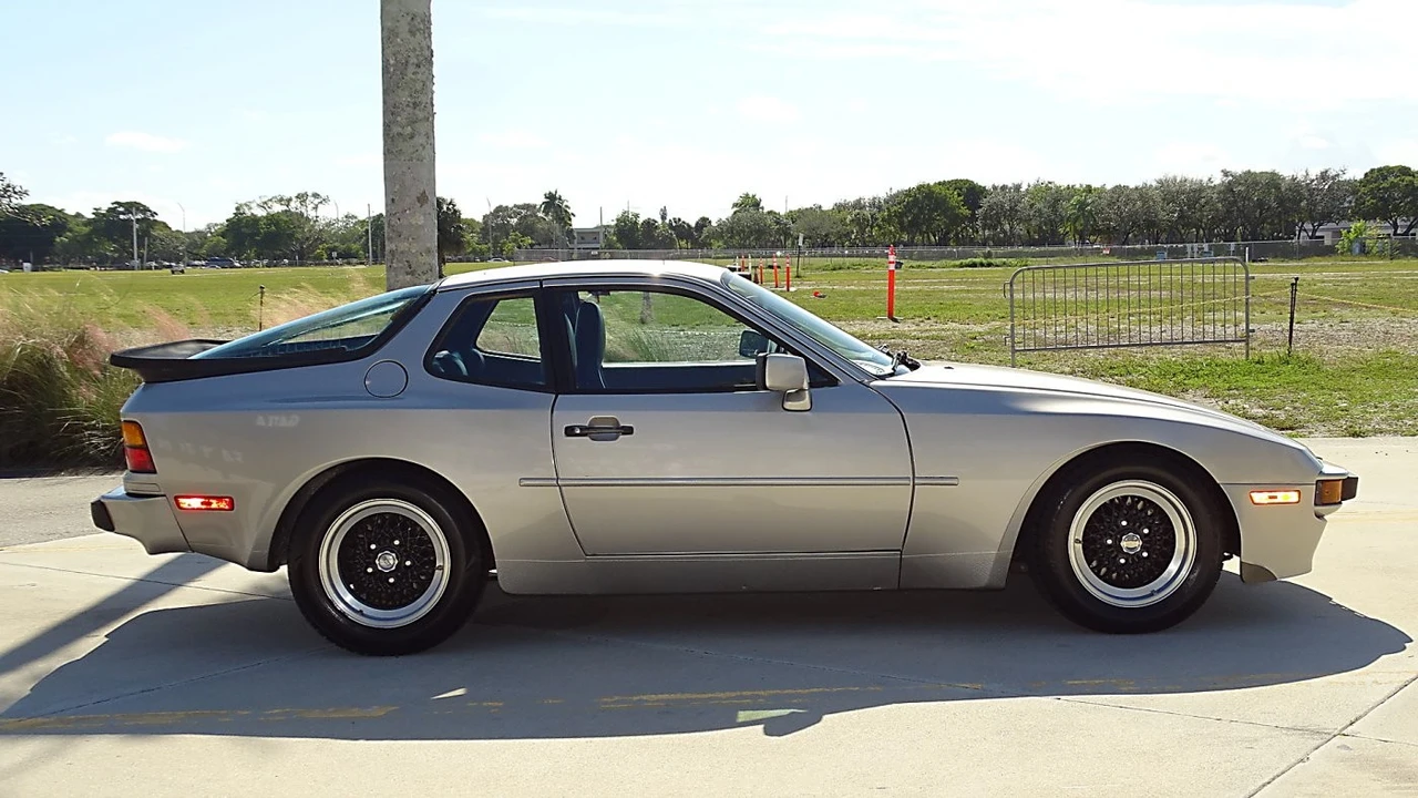 1986 Porsche 944 - Image 3 of 21