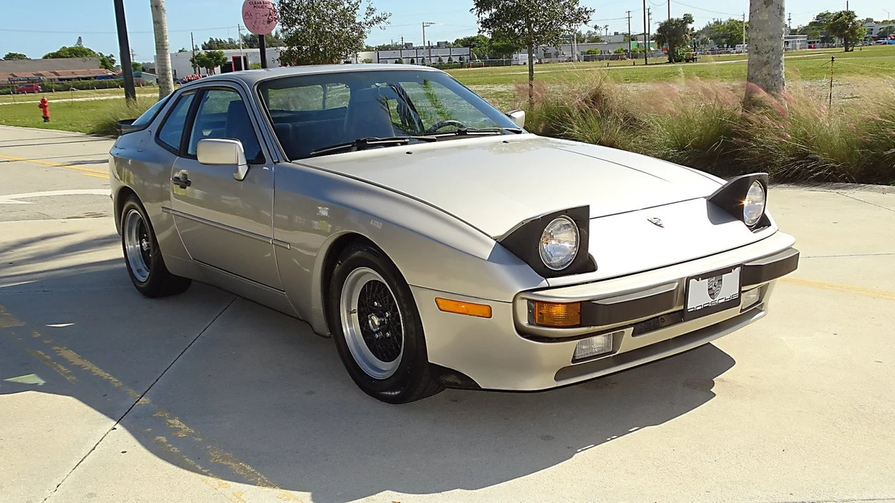 1986 Porsche 944 - Image 7 of 21