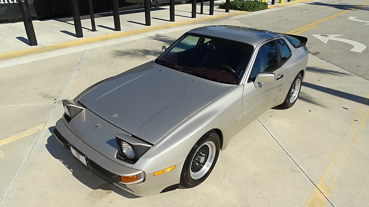 1986 Porsche 944 - Image 8 of 21
