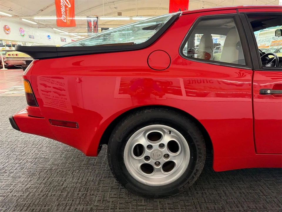1986 Porsche 944 - Image 23 of 31