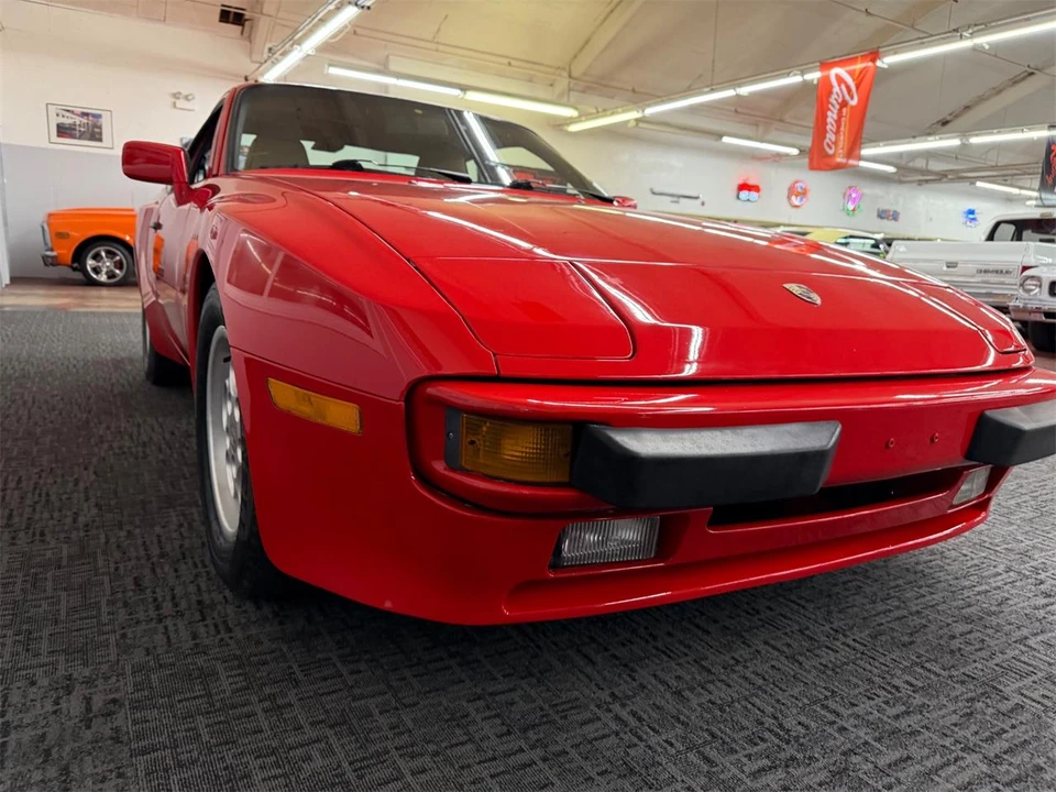 1986 Porsche 944 - Image 7 of 31