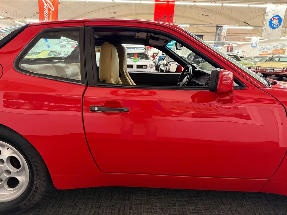 1986 Porsche 944 - Image 24 of 31