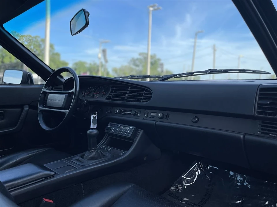 1986 Porsche 944 - Image 16 of 21