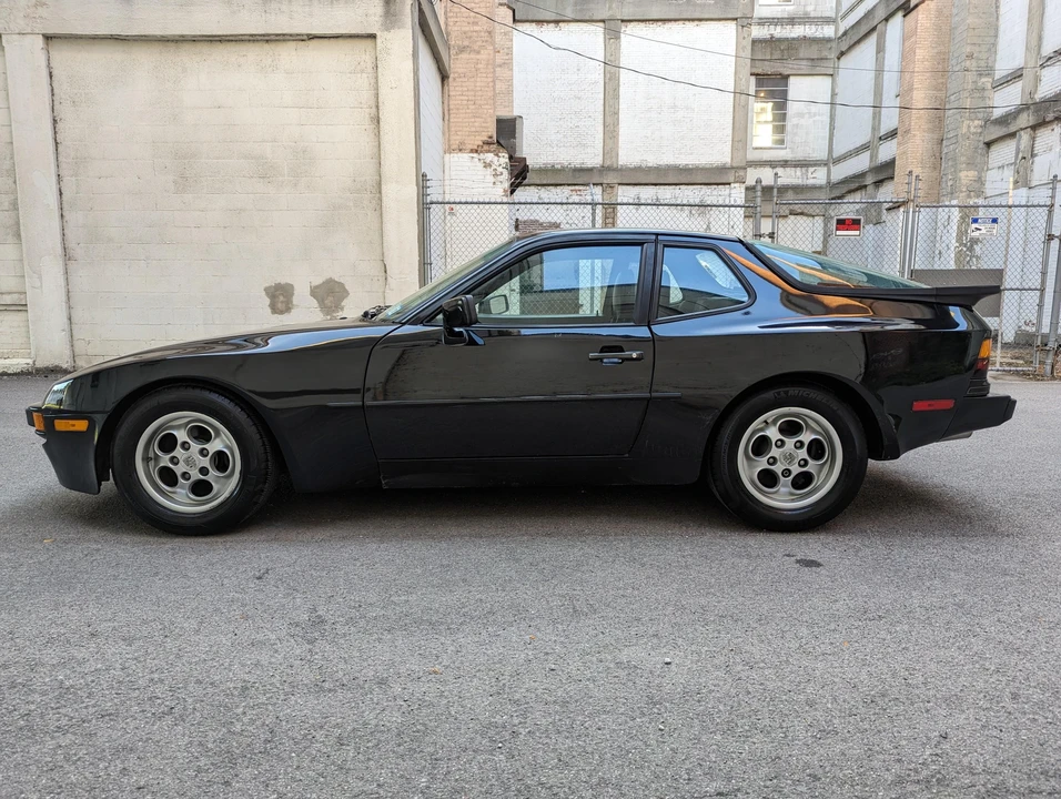 1986 Porsche 944 - Image 11 of 31