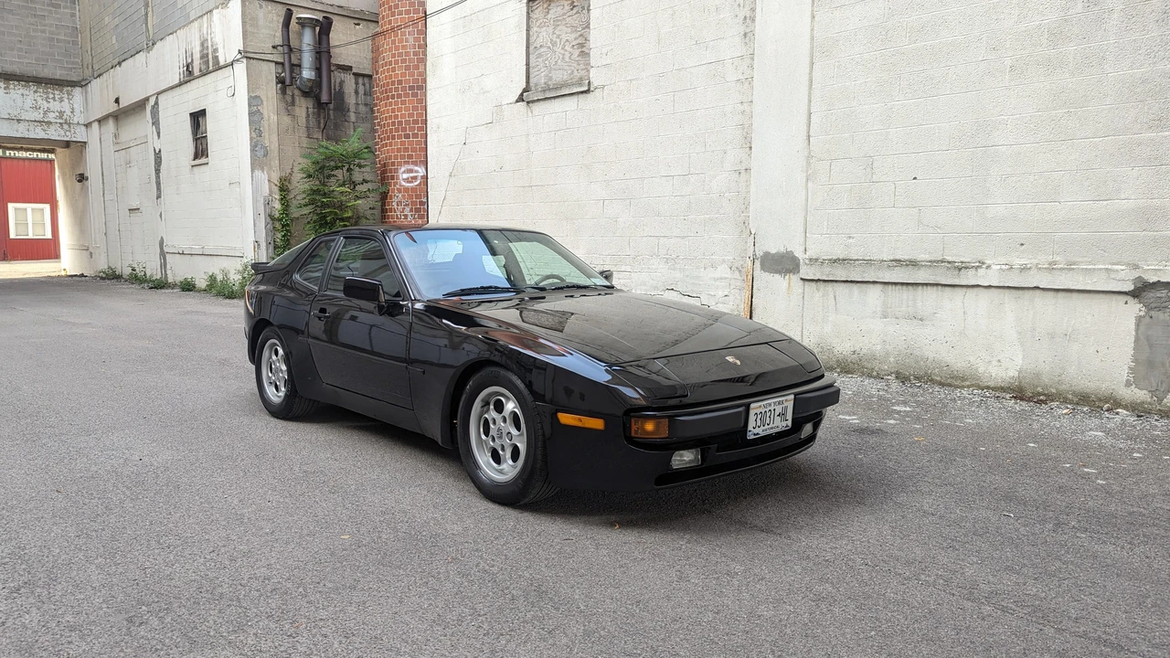 1986 Porsche 944 - Image 16 of 31