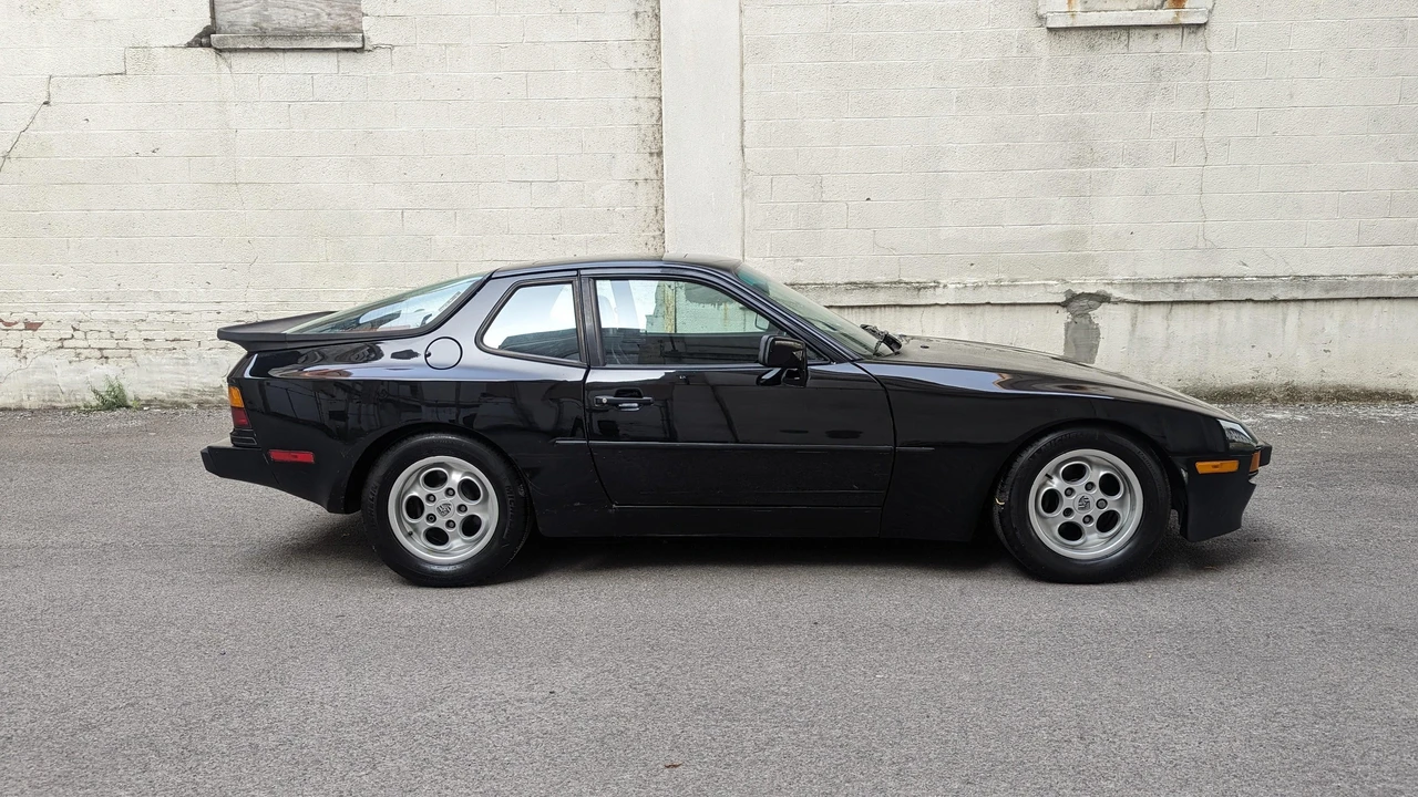 1986 Porsche 944 - Image 15 of 31