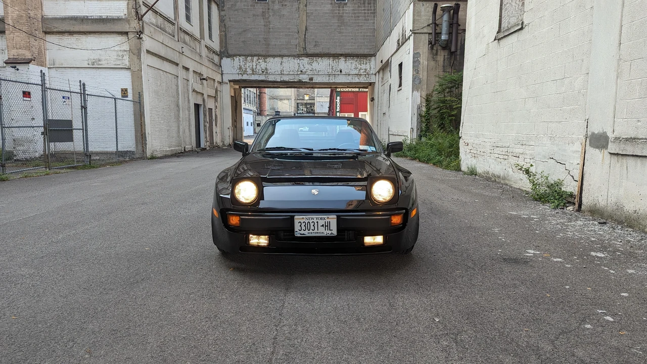 1986 Porsche 944 - Image 8 of 31