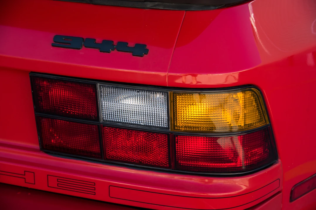 1986 Porsche 944 - Image 14 of 31