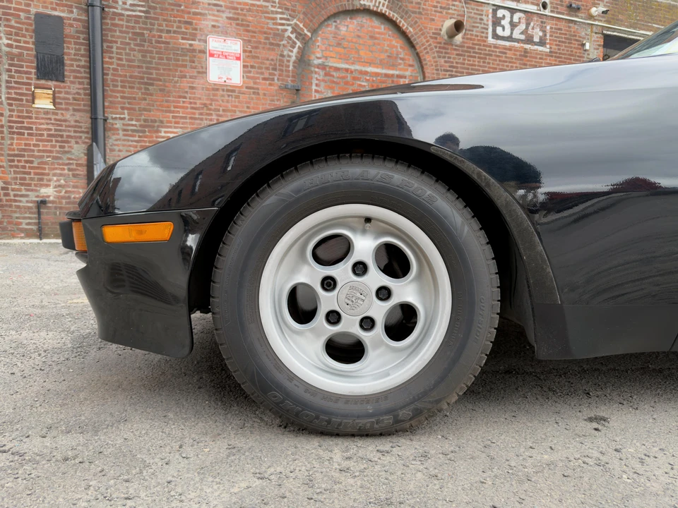 1986 Porsche 944 - Image 24 of 31