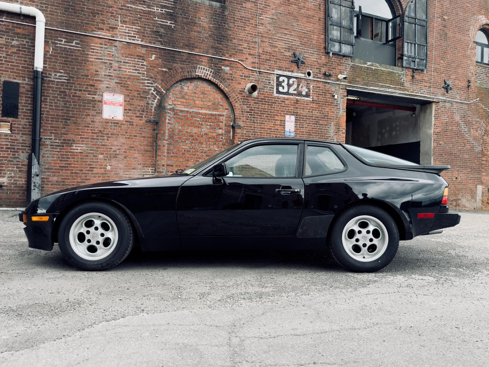 1986 Porsche 944 - Image 9 of 31
