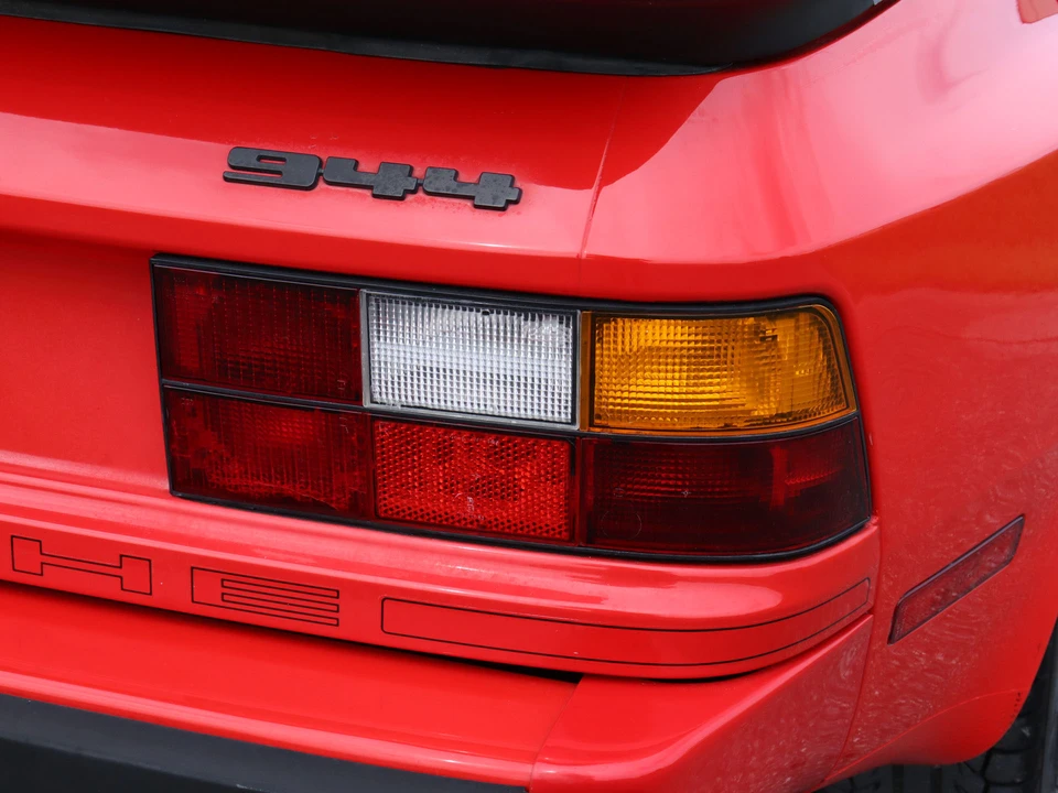 1986 Porsche 944 - Image 14 of 31