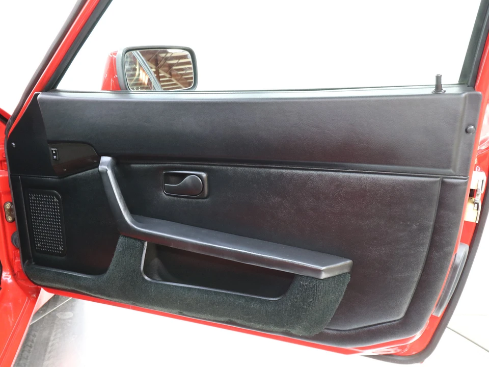 1986 Porsche 944 - Image 25 of 31