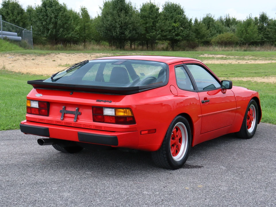 1986 Porsche 944 - Image 8 of 31