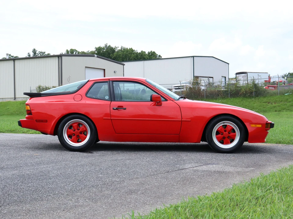 1986 Porsche 944 - Image 9 of 31