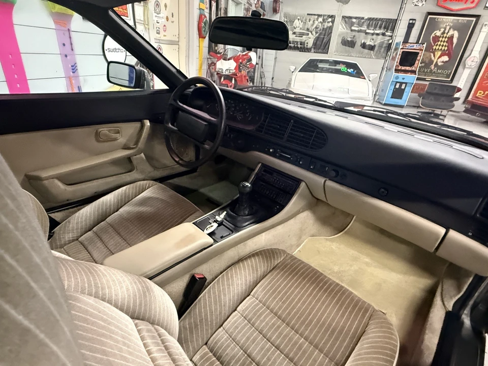 1986 Porsche 944 - Image 28 of 31